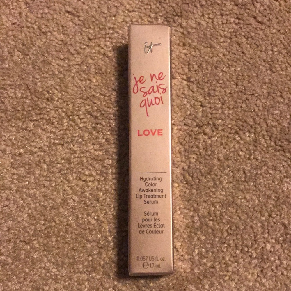 It cosmetics je ne sais quoi Lip treatment